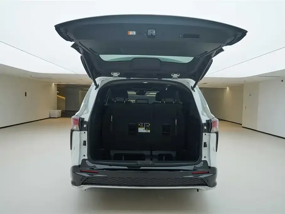 Toyota Granvia — фото 9