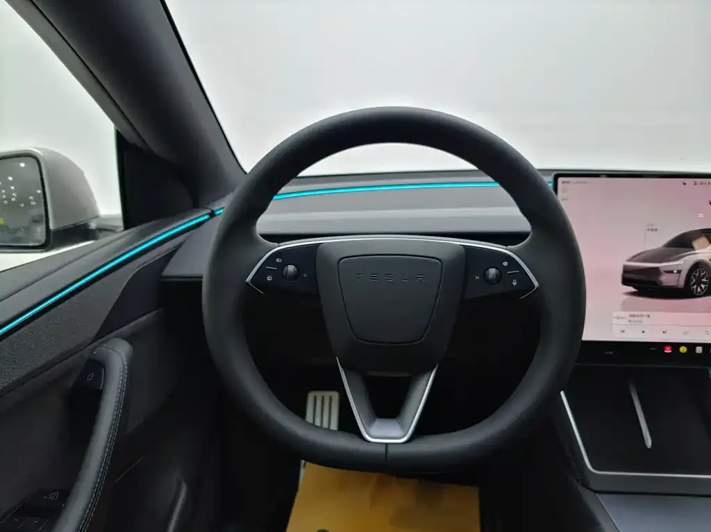 Tesla Model Y L — фото 4