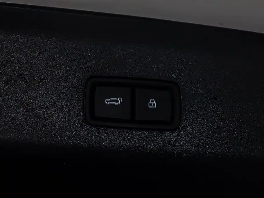 Li Auto i8 — фото 7