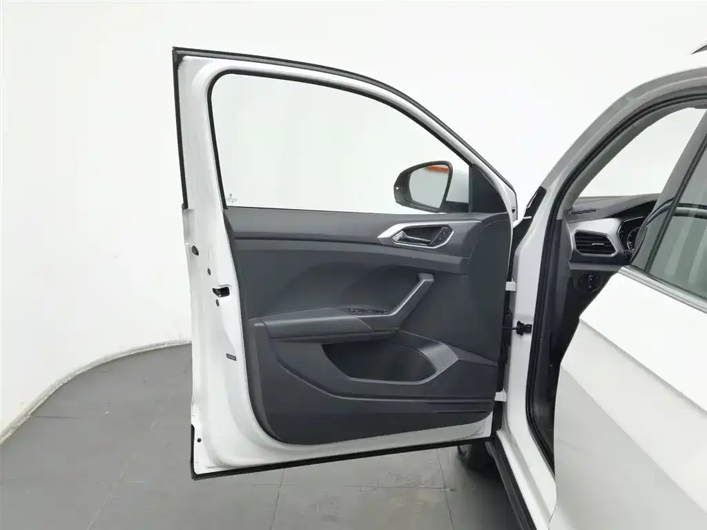 Volkswagen T-Cross — фото 4