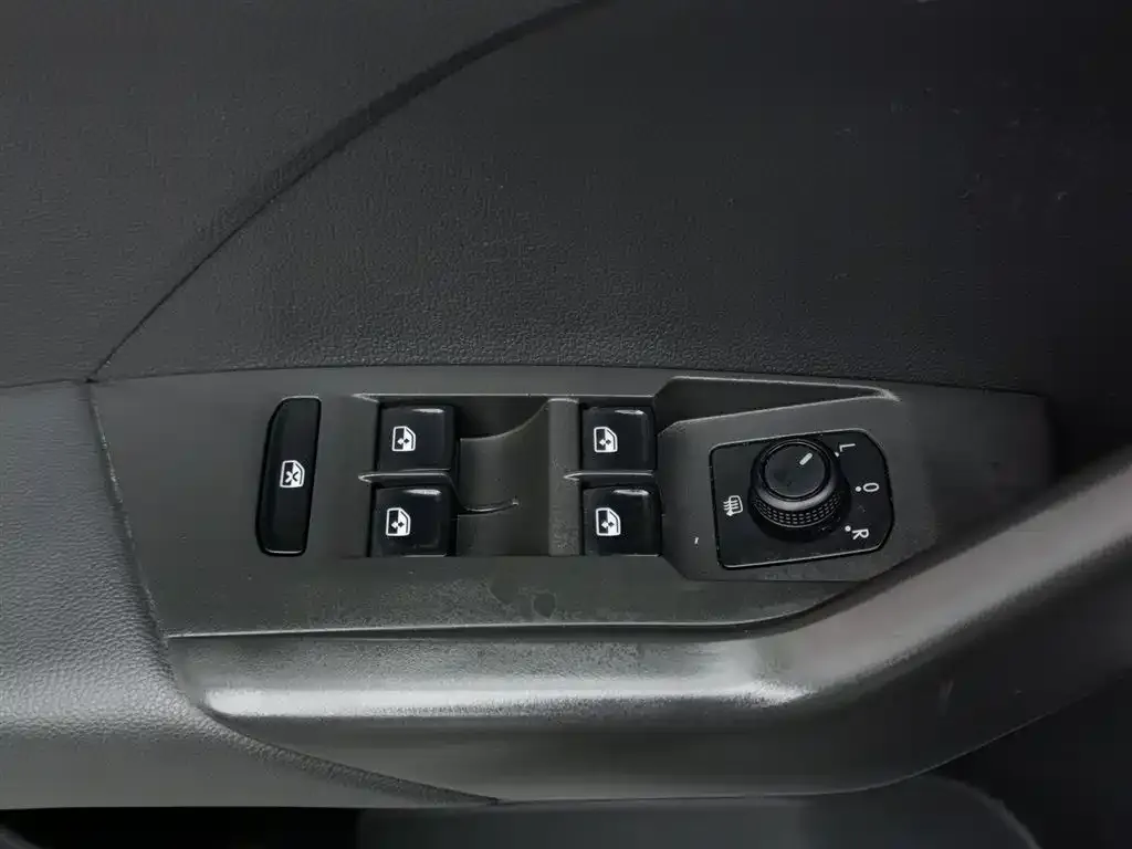 Volkswagen T-Cross — фото 6