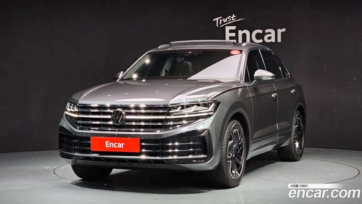 Volkswagen Touareg — фото 1