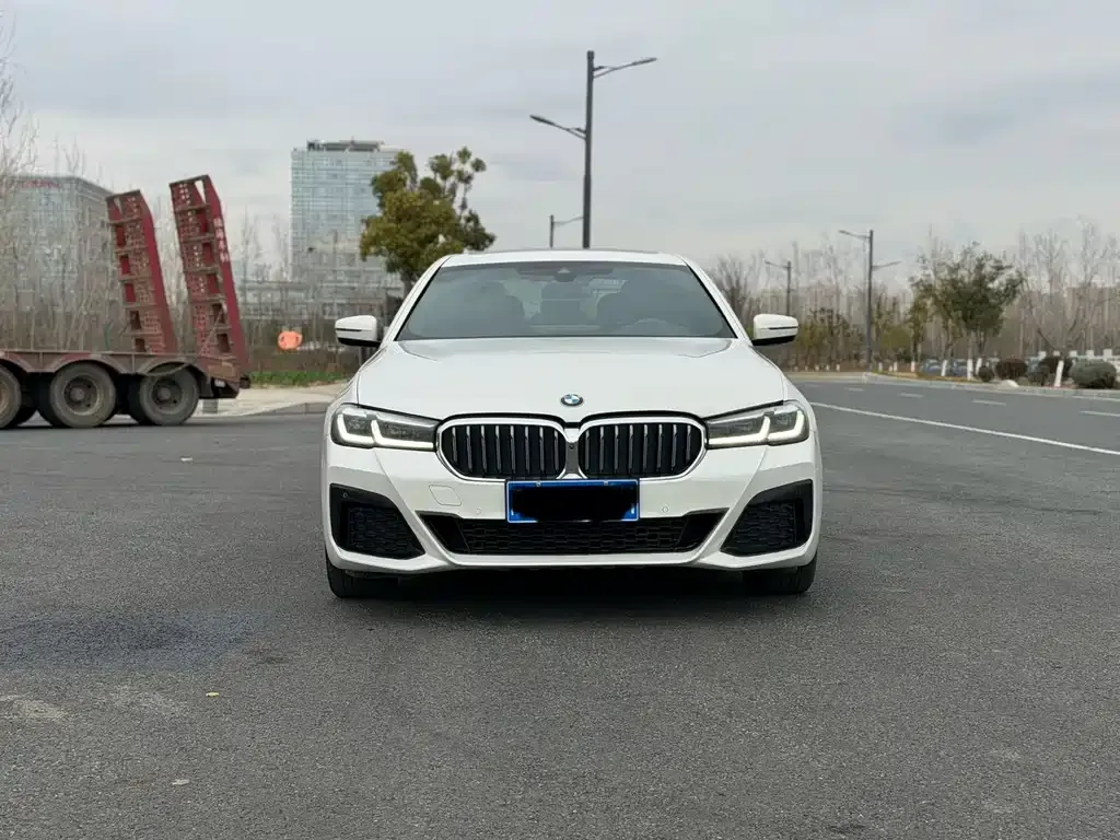 BMW 5 Series — фото 2
