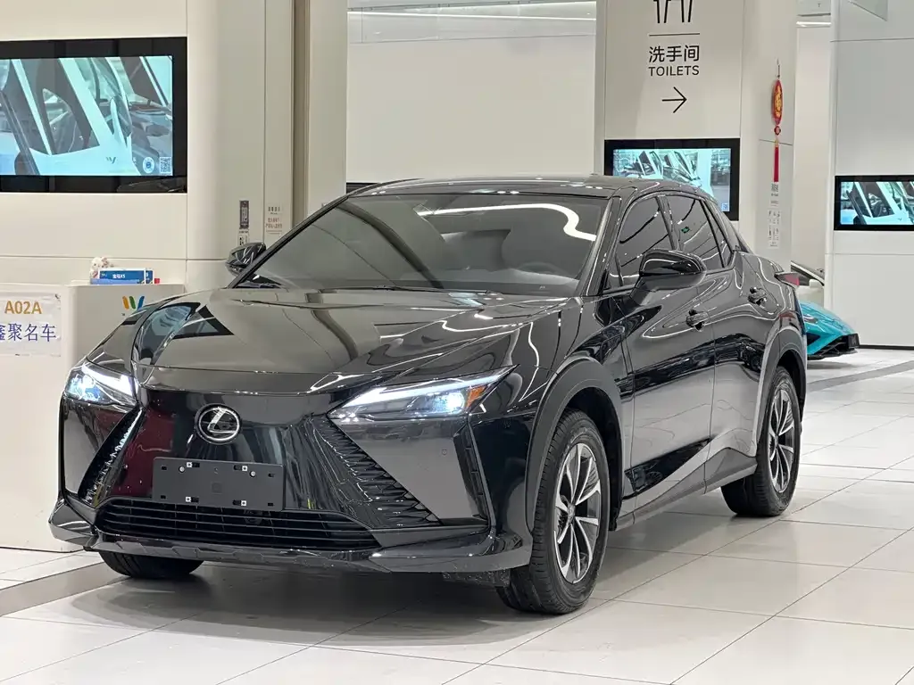 Lexus RZ — фото 1