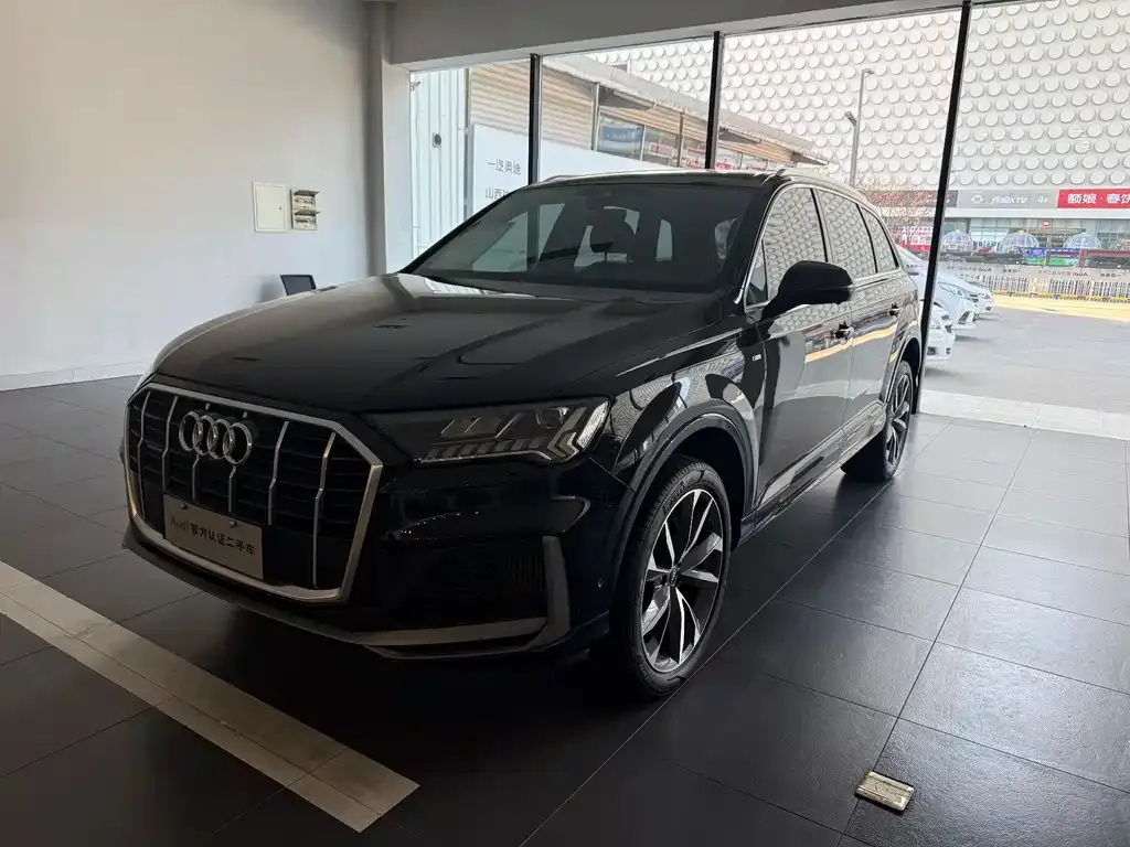 Audi Q7 — фото 1