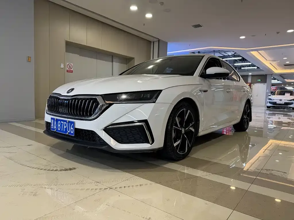 Skoda Octavia — фото 1