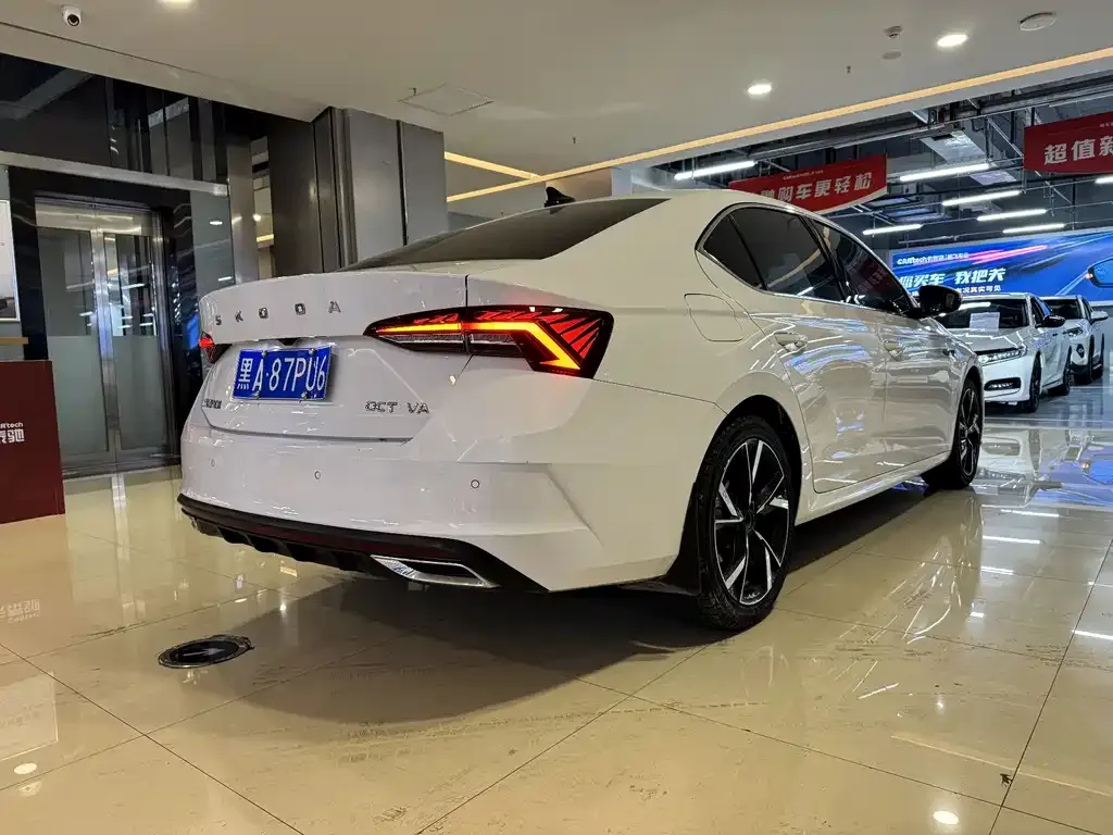 Skoda Octavia — фото 2