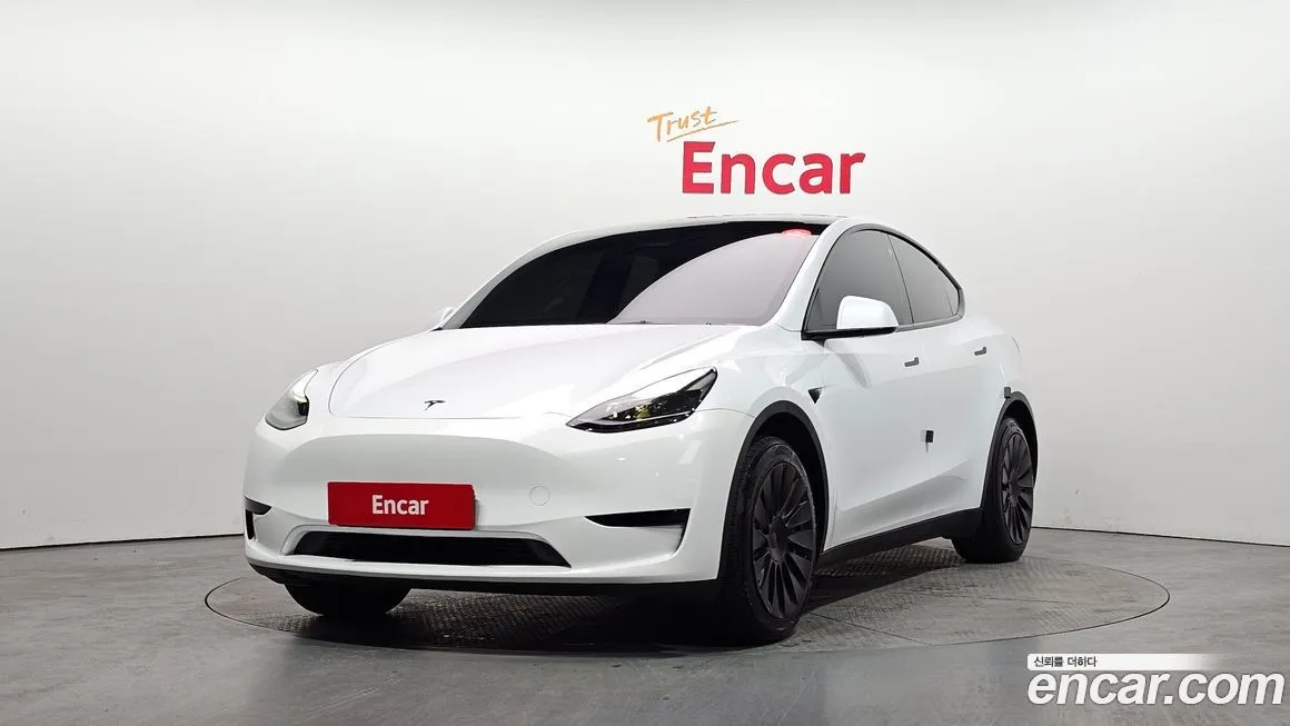 Tesla Model Y — фото 1