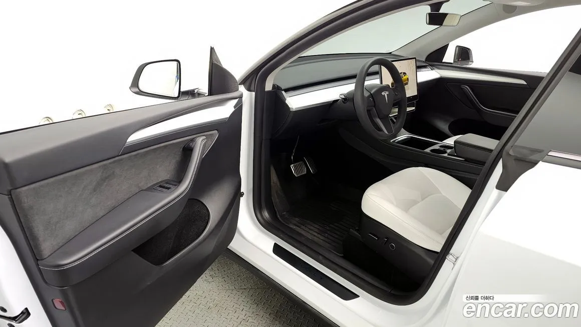 Tesla Model Y — фото 10