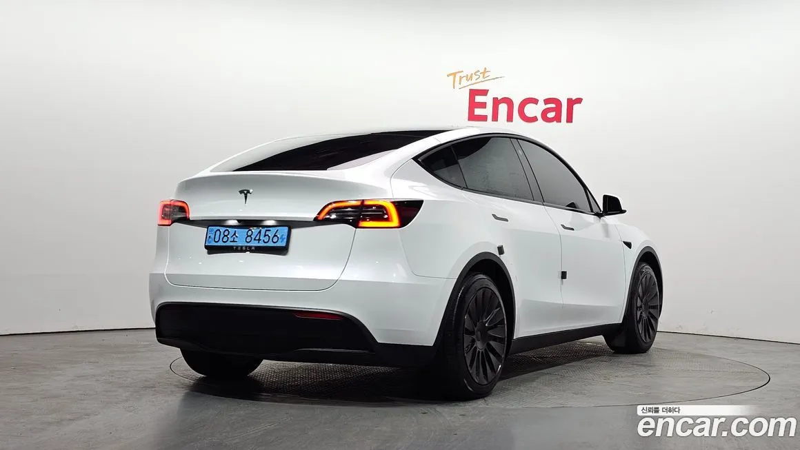 Tesla Model Y — фото 6