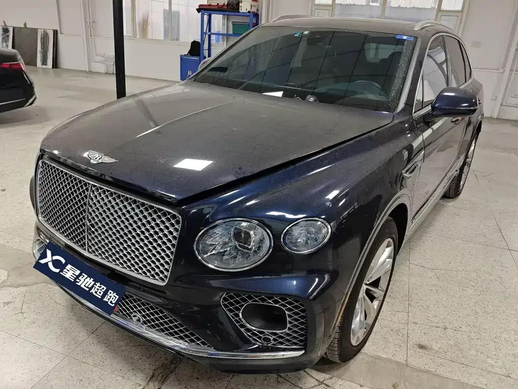 Bentley Bentayga — фото 1