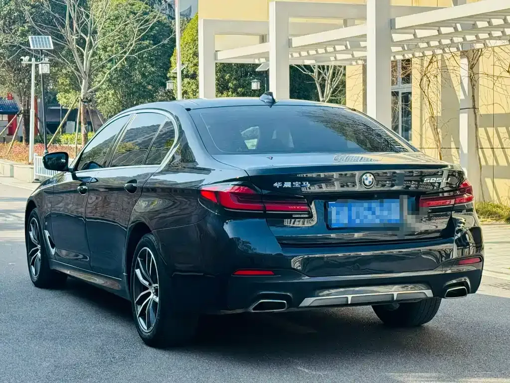 BMW 5 Series — фото 9