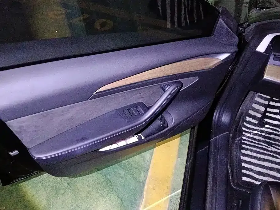 Tesla Model 3 — фото 8
