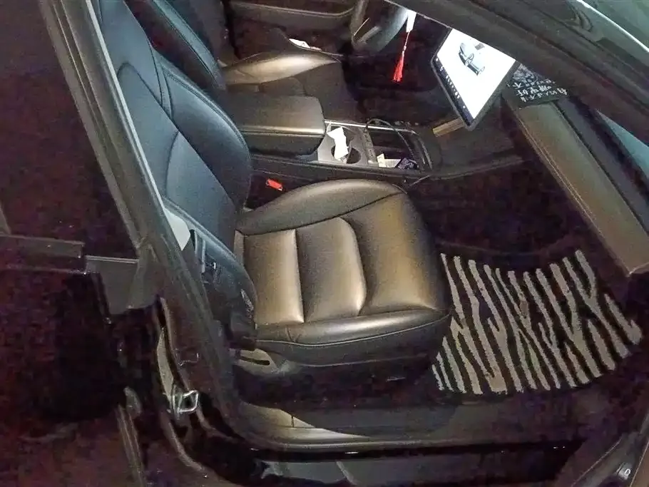 Tesla Model 3 — фото 5