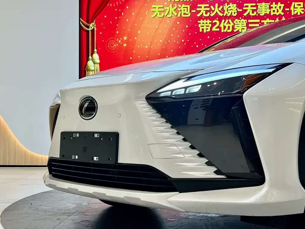 Lexus RZ — фото 5