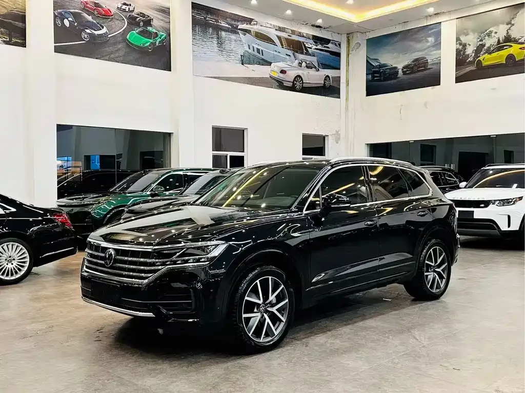 Volkswagen Touareg — фото 1