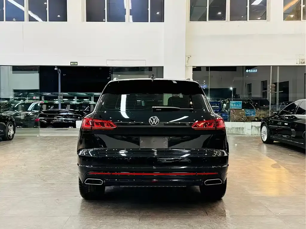 Volkswagen Touareg — фото 6