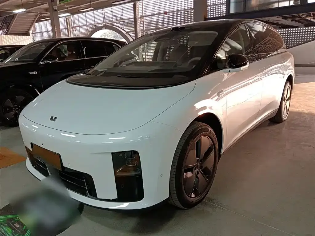 Li Auto i8 — фото 7