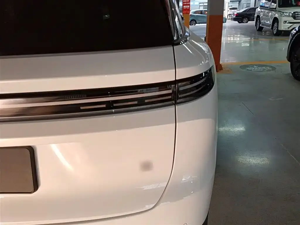 Li Auto i8 — фото 3