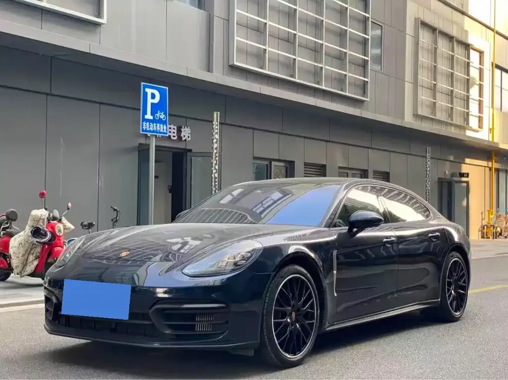 Porsche Panamera — фото 1