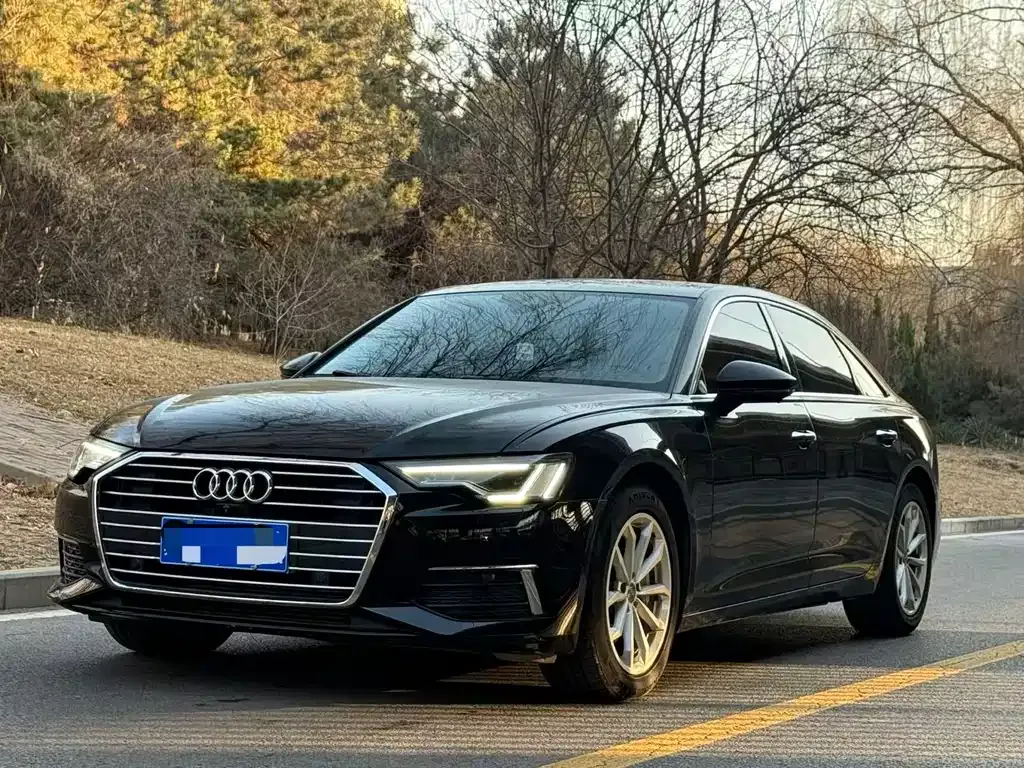 Audi A6L — фото 1