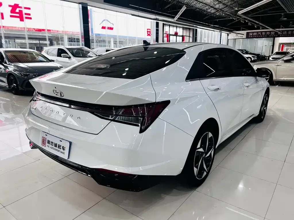 Hyundai Elantra — фото 7