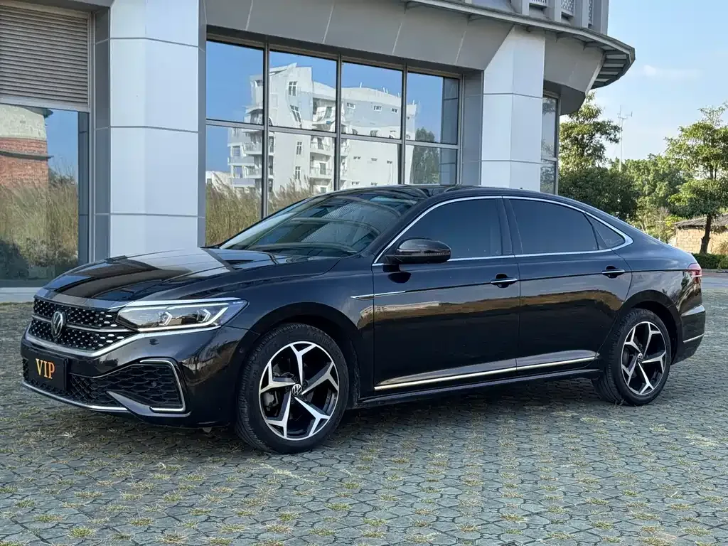 Volkswagen Passat — фото 1