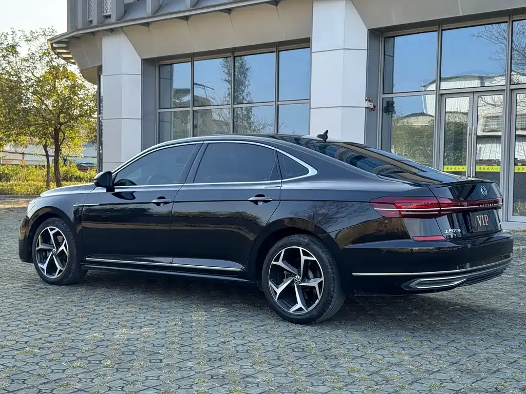 Volkswagen Passat — фото 6