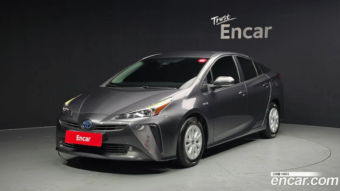 Toyota Prius — фото 1