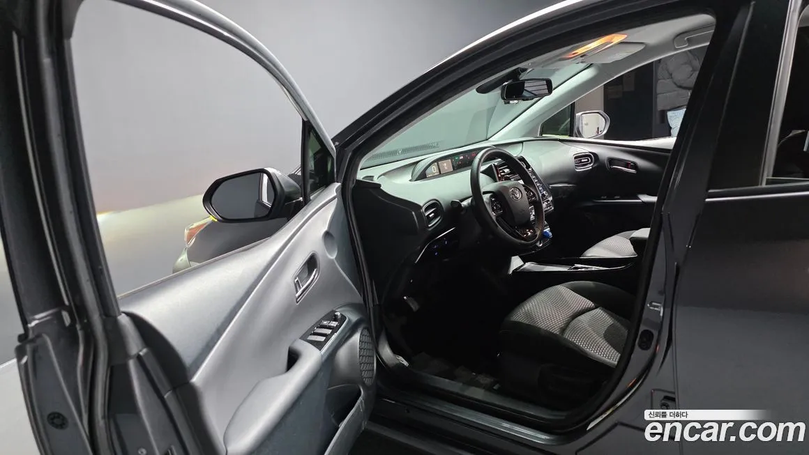 Toyota Prius — фото 7