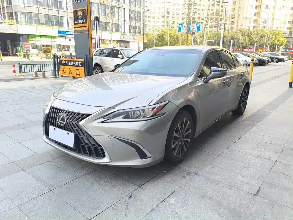 Lexus ES — фото 1
