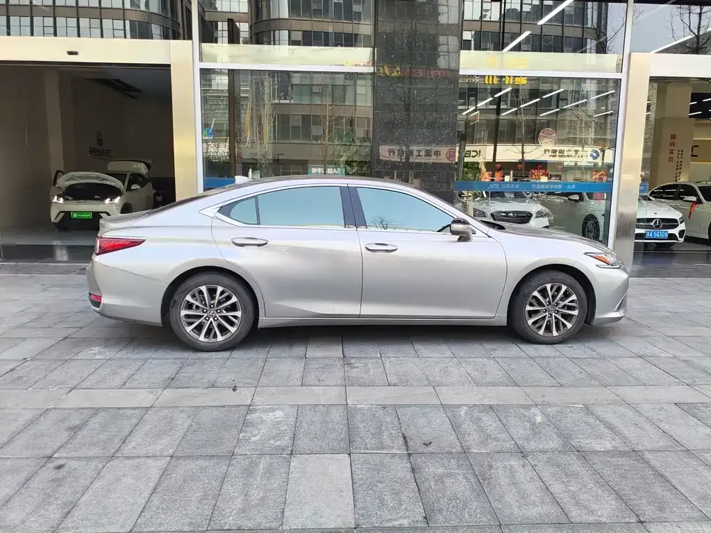 Lexus ES — фото 10