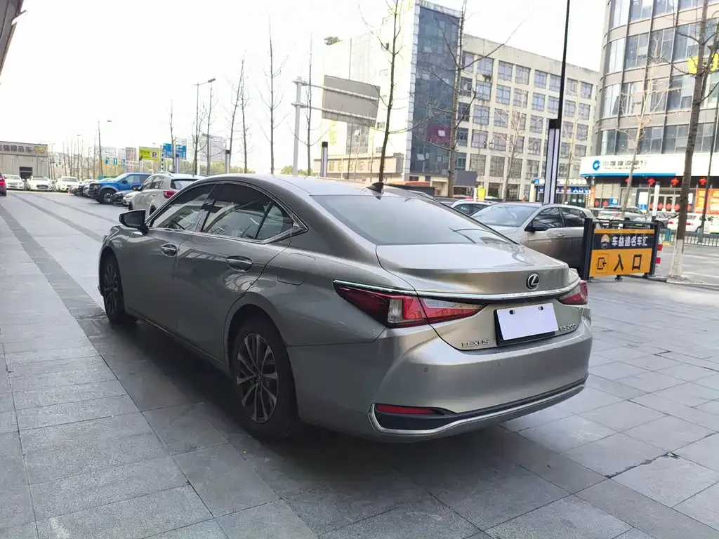 Lexus ES — фото 8