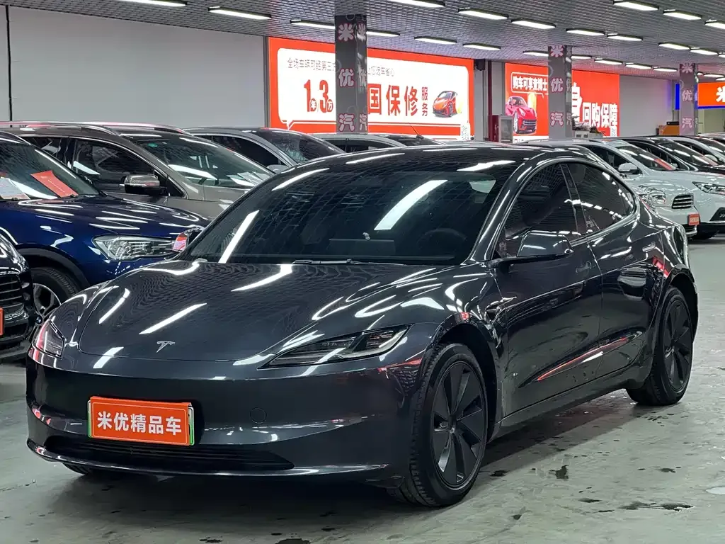 Tesla Model 3 — фото 1