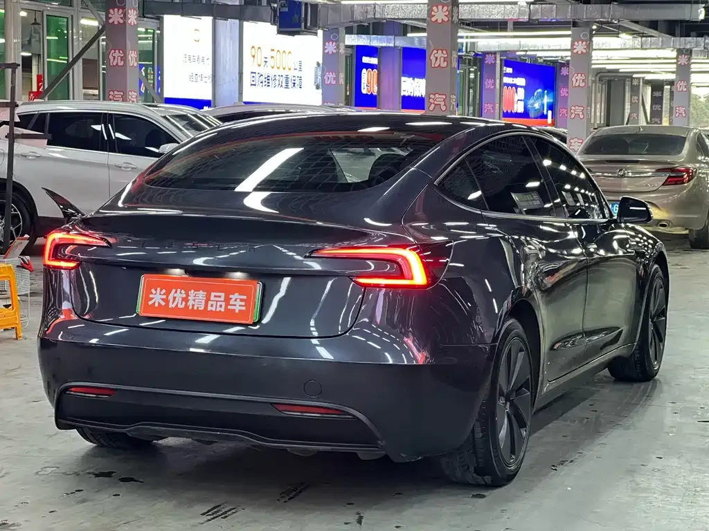 Tesla Model 3 — фото 3
