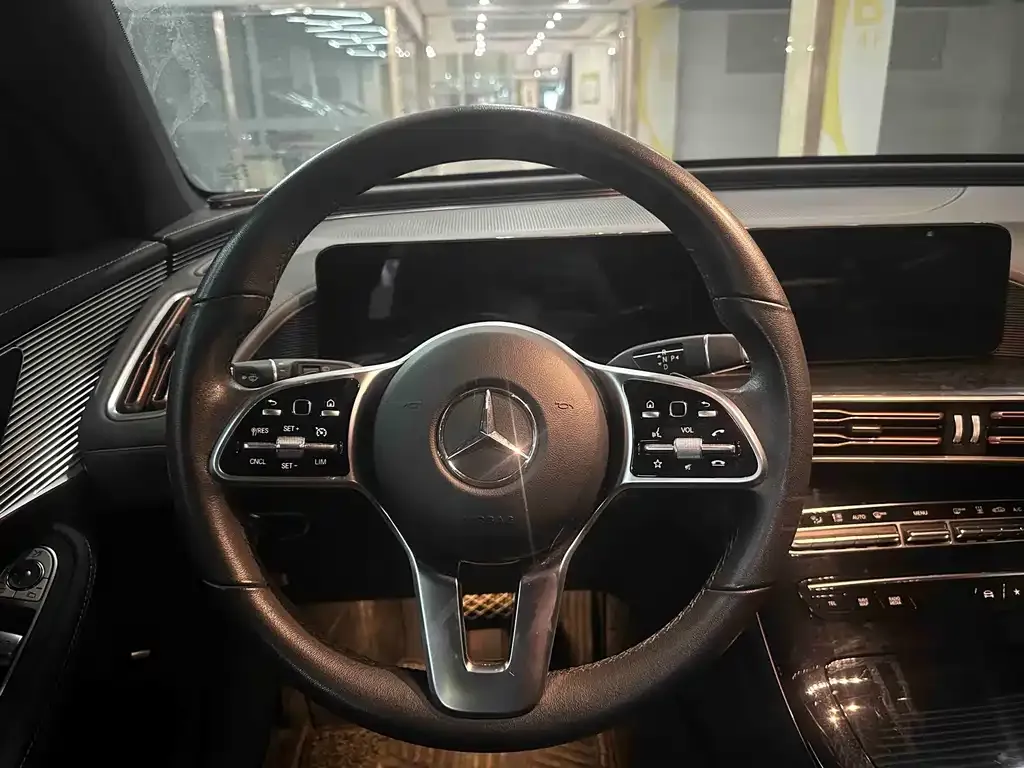 Mercedes-Benz EQC — фото 4