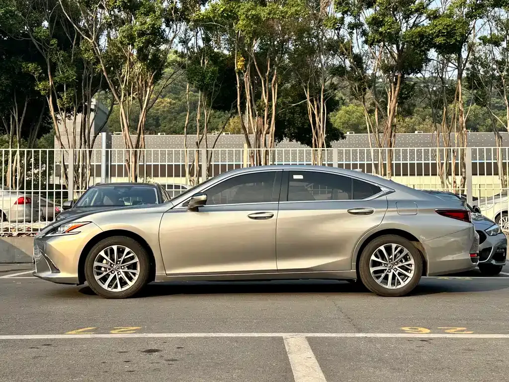 Lexus ES — фото 5