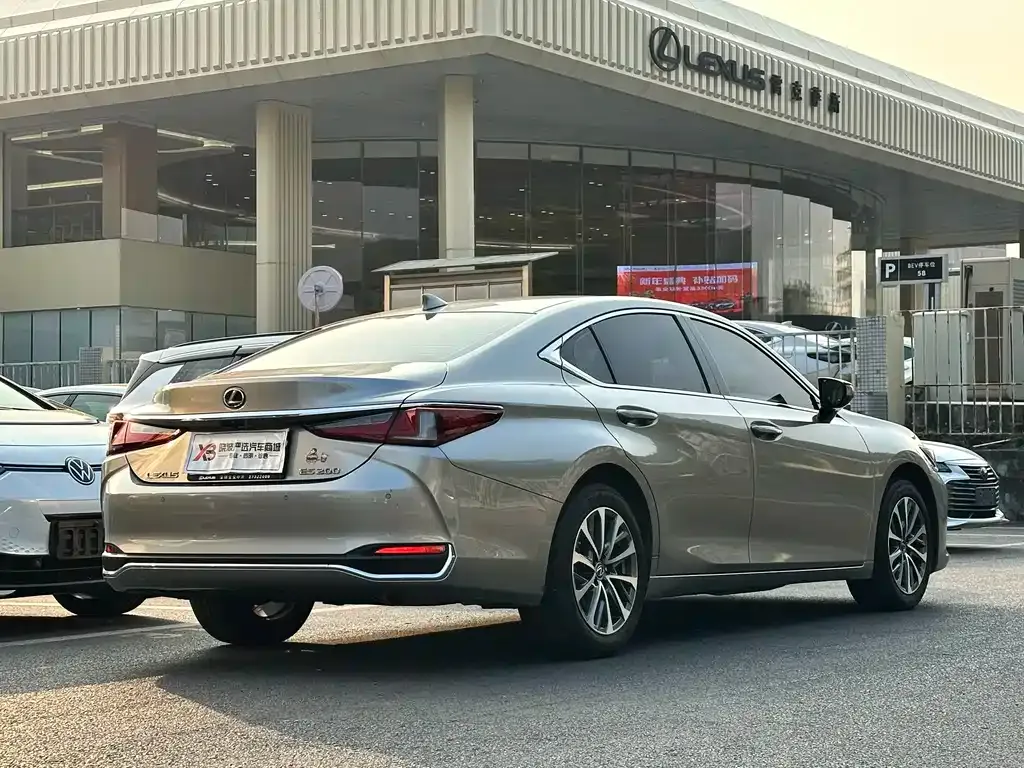 Lexus ES — фото 10