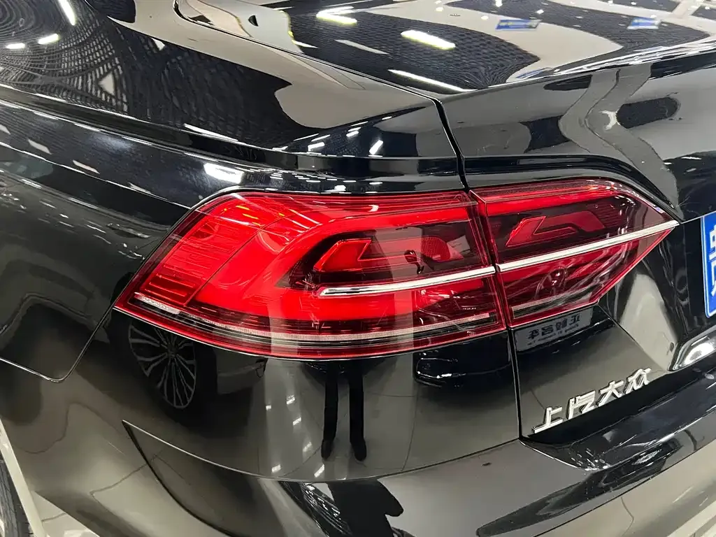 Volkswagen Phideon — фото 10