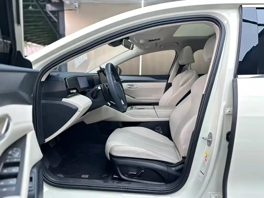 BYD Qin L — фото 10