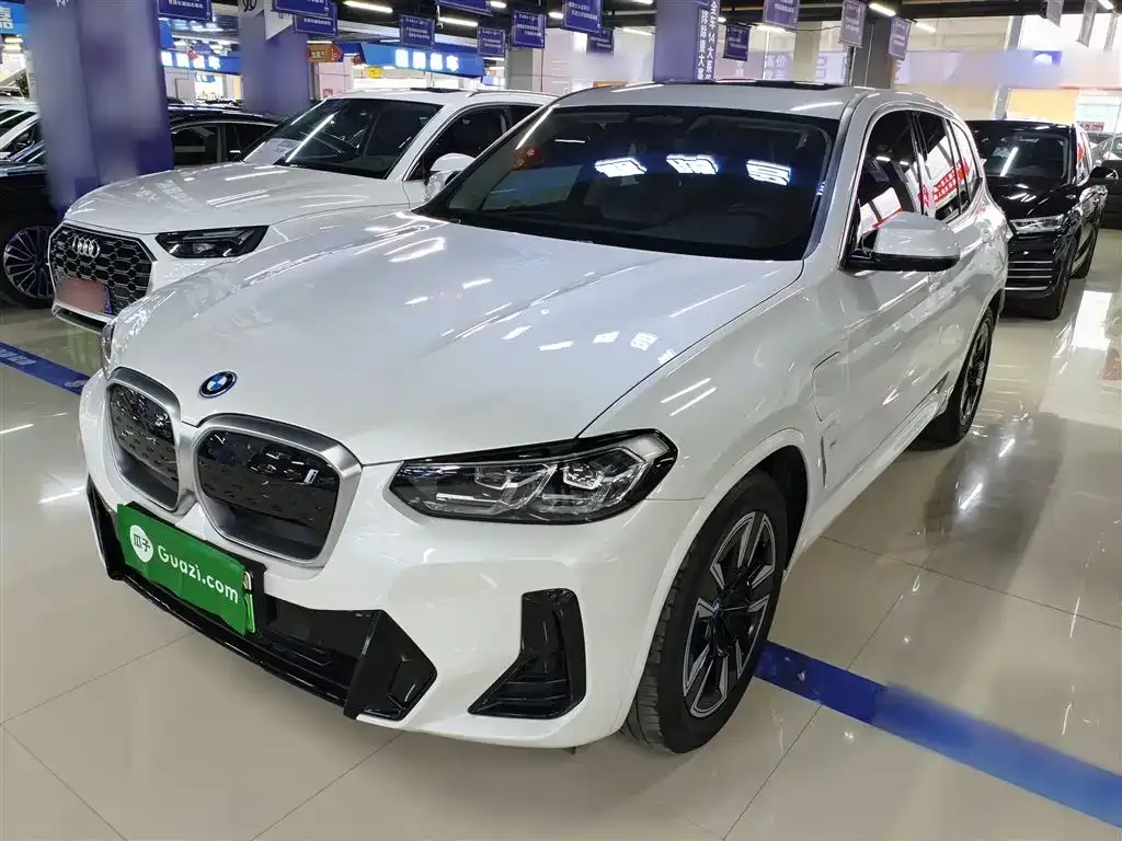BMW iX3 — фото 1
