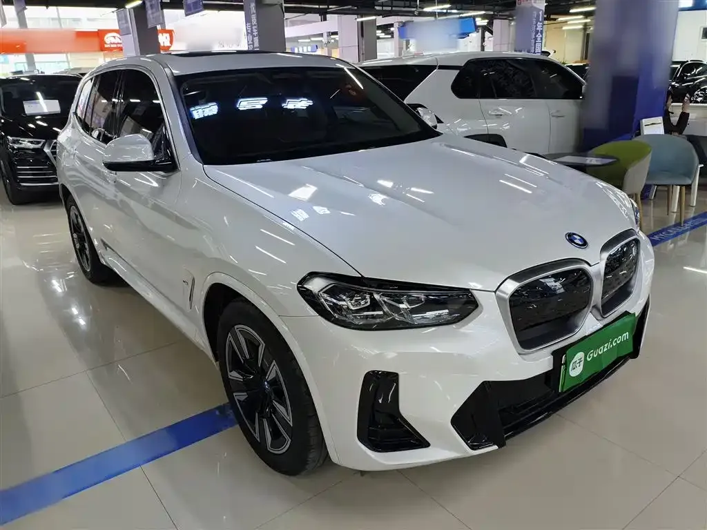 BMW iX3 — фото 10