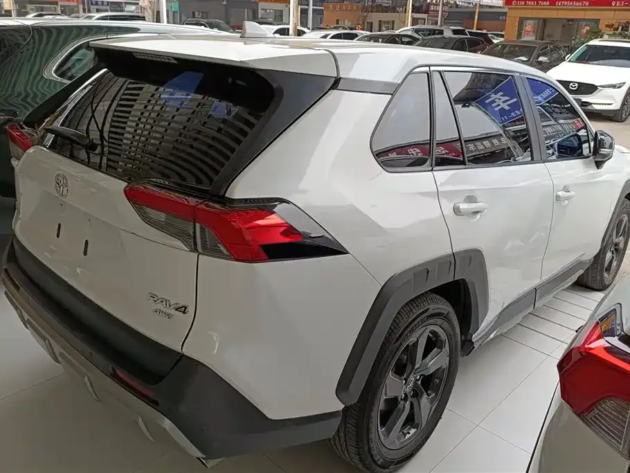 Toyota RAV4 — фото 4