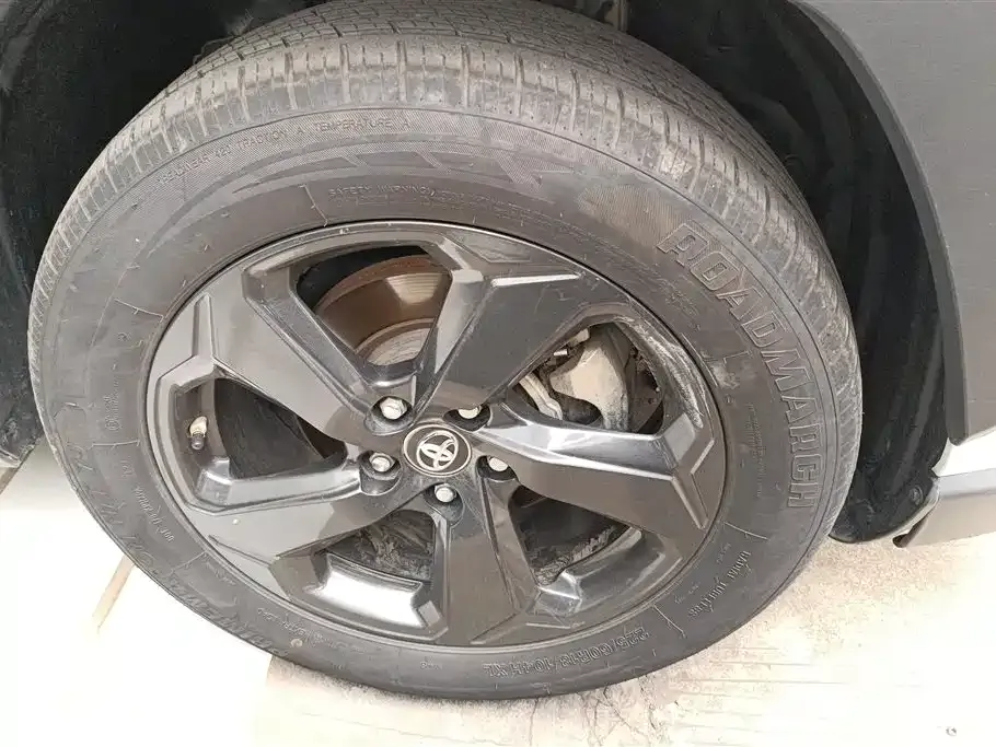 Toyota RAV4 — фото 10