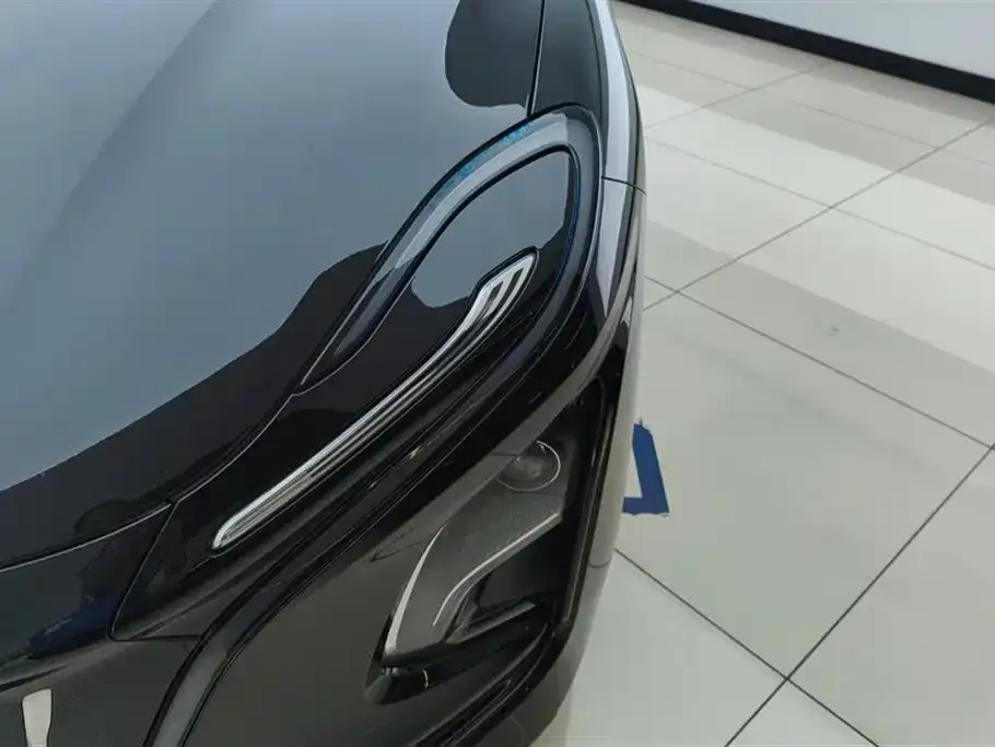 Hongqi E-QM5 — фото 2