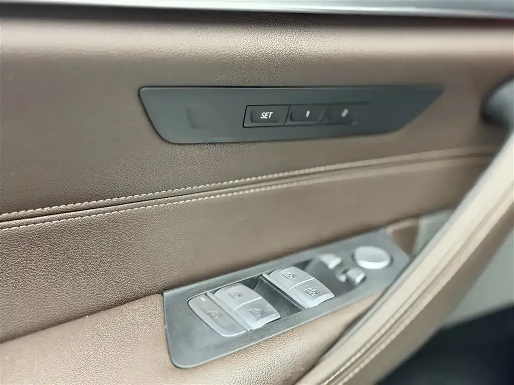BMW 5 Series — фото 9