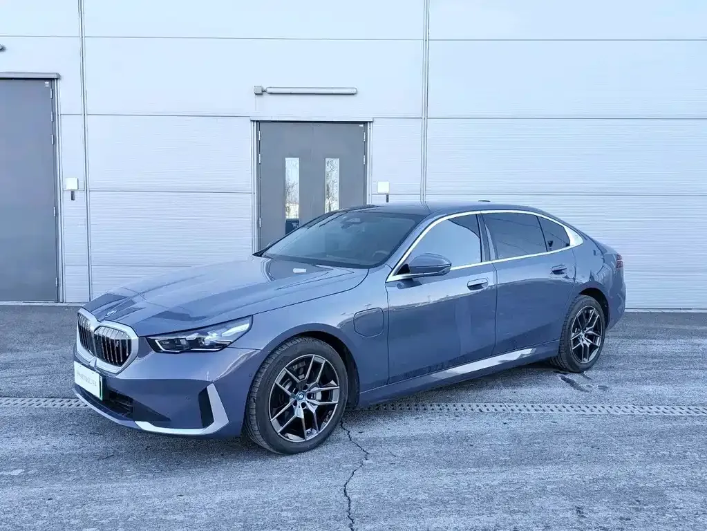 BMW i5 — фото 1