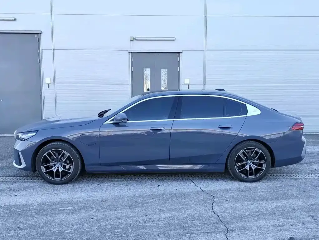 BMW i5 — фото 2