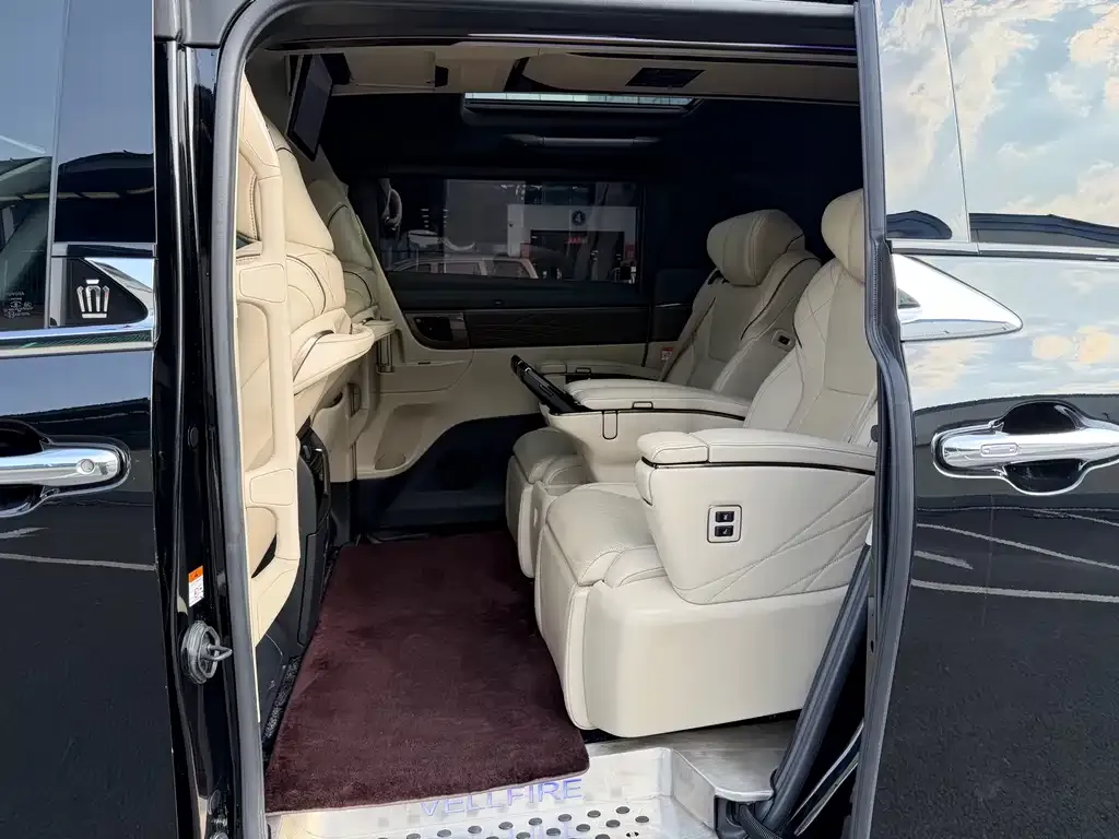 Toyota Vellfire — фото 4