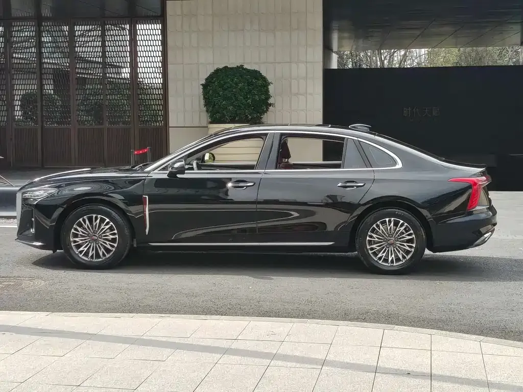 Hongqi H5 — фото 2